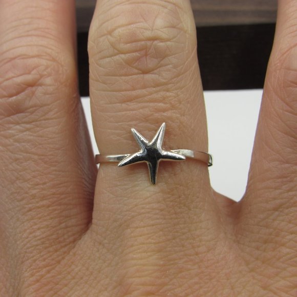 Size 8.75 Sterling Silver Small Star Band Ring - Picture 4 of 8